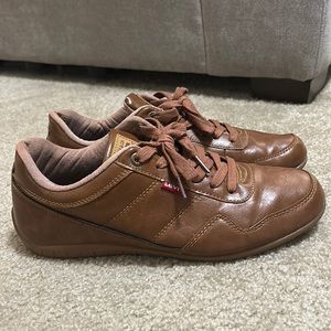 Men’s Levi Synthetic Leather Sneakers - Used size 9.5